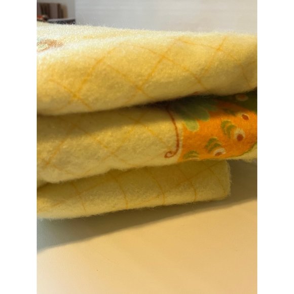 Vintage Lady Pepperell Polyester Butterfly Yellow Blanket Large Thick - Picture 11 of 12